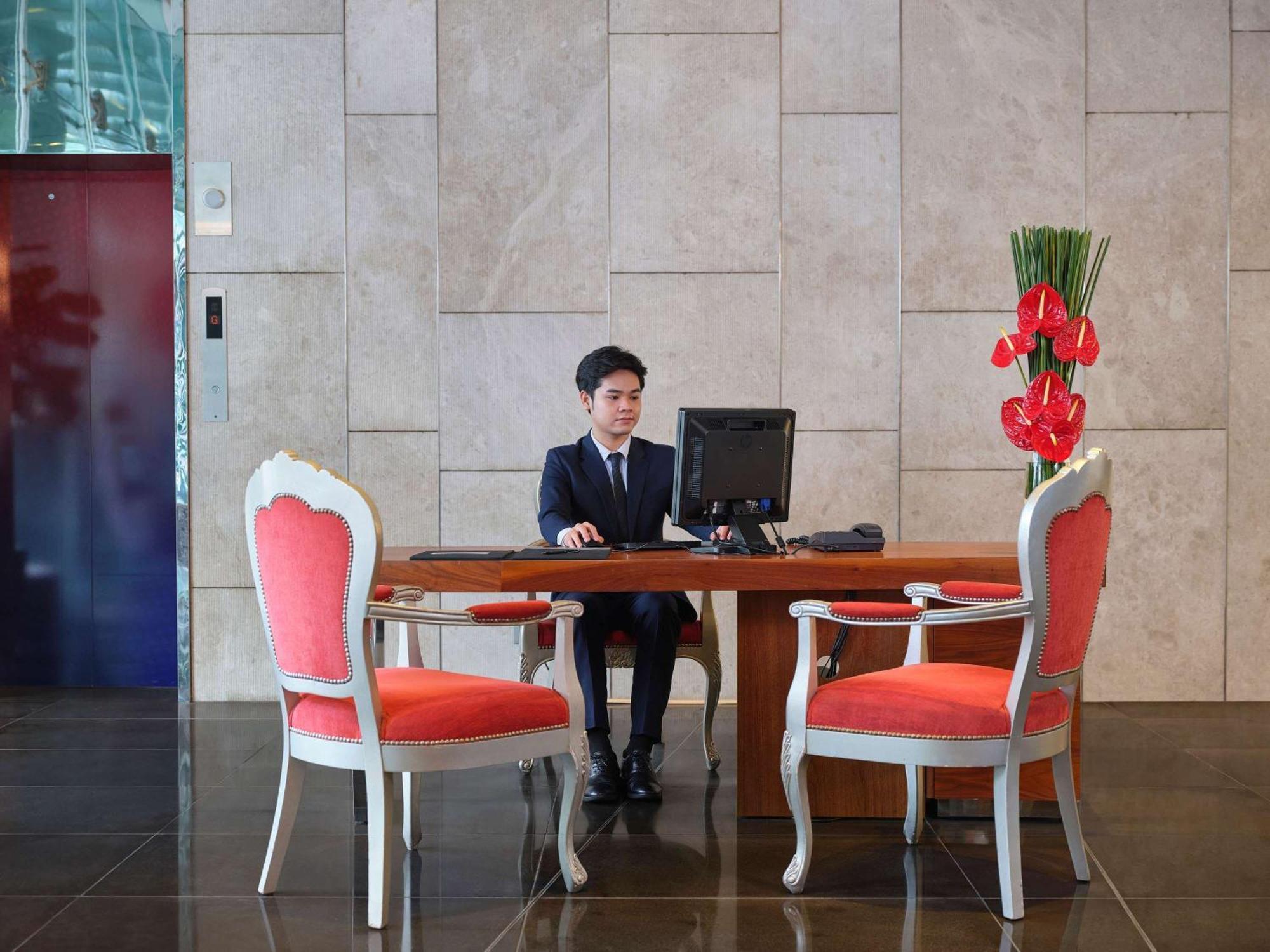 Готель Pullman Saigon Centre Хошимін Екстер'єр фото